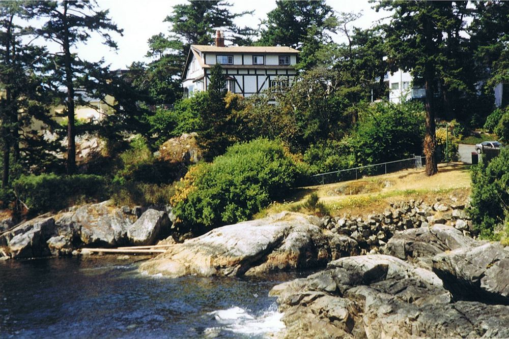 Denniston By The Sea Hotel Colwood Exterior photo